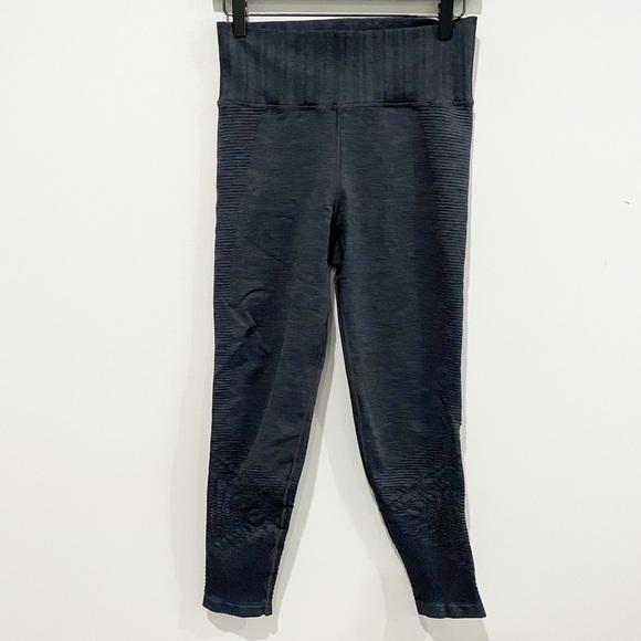 ATHLETA Halasana Seamless 7/8 Tight Size Medium Charcoal Gray - Picture 2 of 10